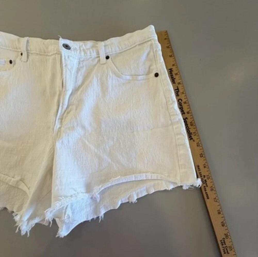 Abercrombie & Fitch Women's The Dad Short High Rise White Jean Shorts Size 33 - Picture 4 of 9